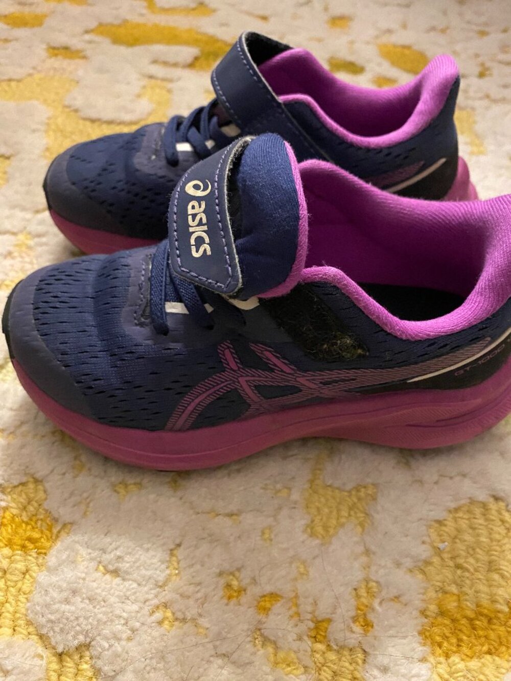 Size 11 Asics Tennis Shoes, Fair condition, because shoes